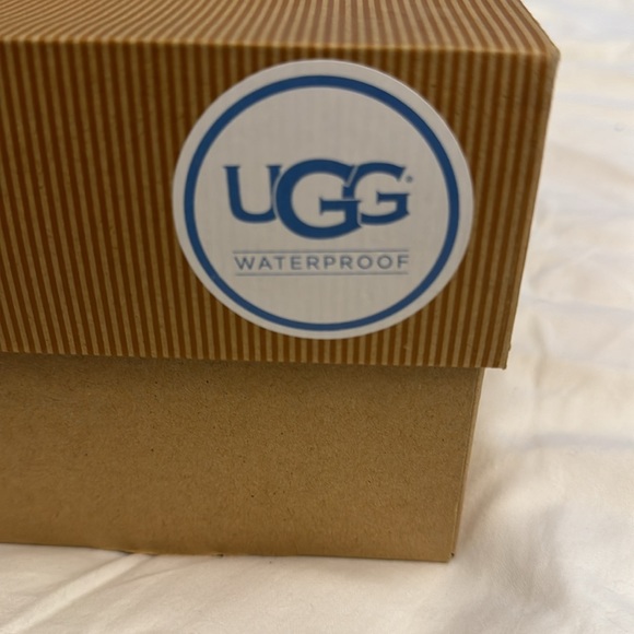 UGG Bellegarde Quilted Leather waterproof Shearling Boots, Black, Size 7.5 - Picture 8 of 10